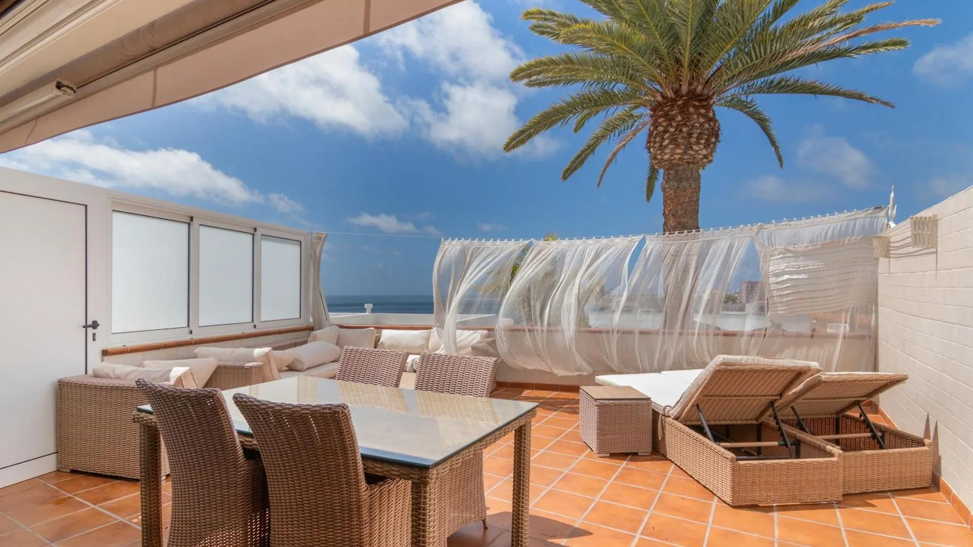 Confortable Bungalow With Views San Bartolomé España